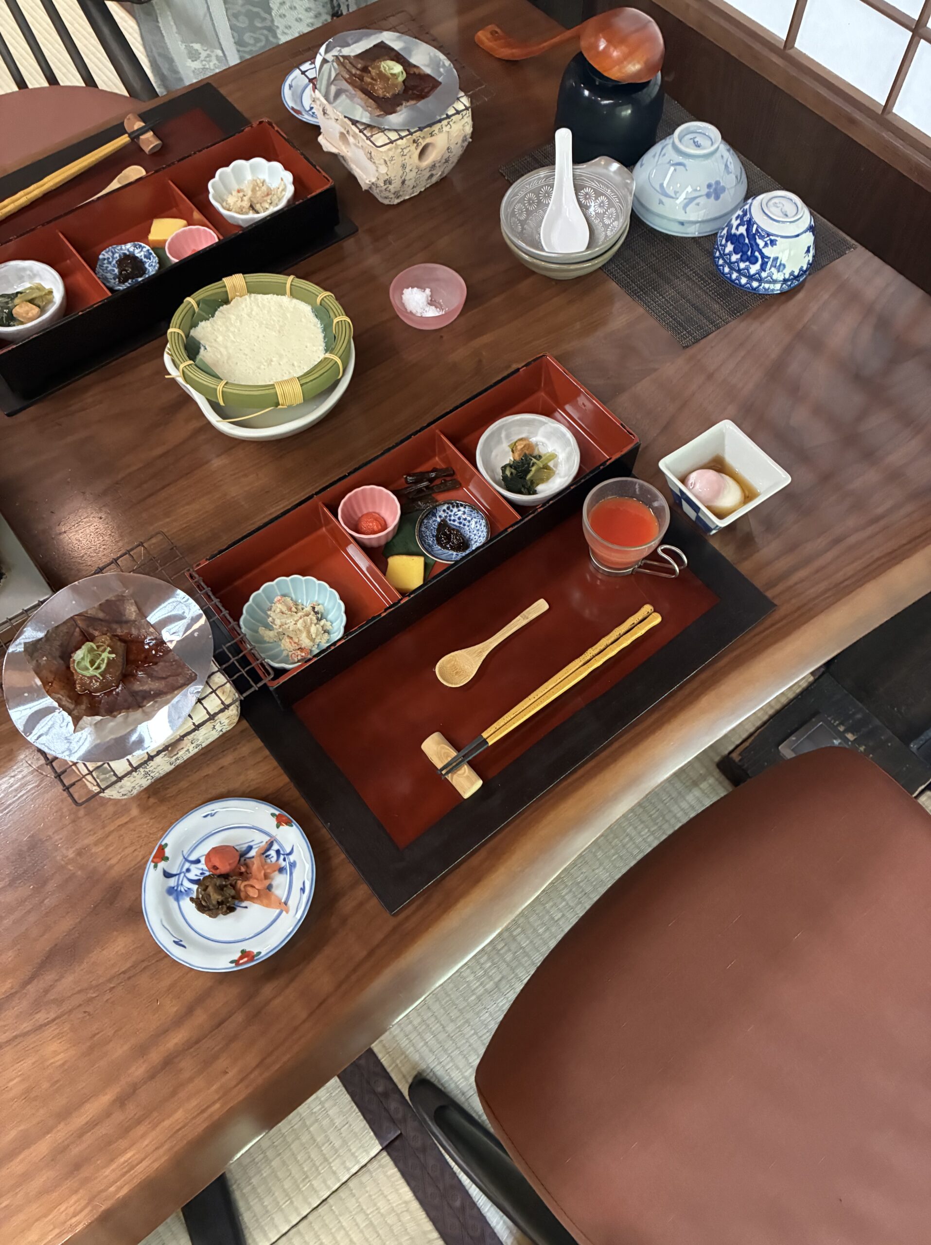Hida-style Japanese breakfast set at Yarimikan with hoba miso, jubako, fresh tofu, tonjiru and Takayama ramen